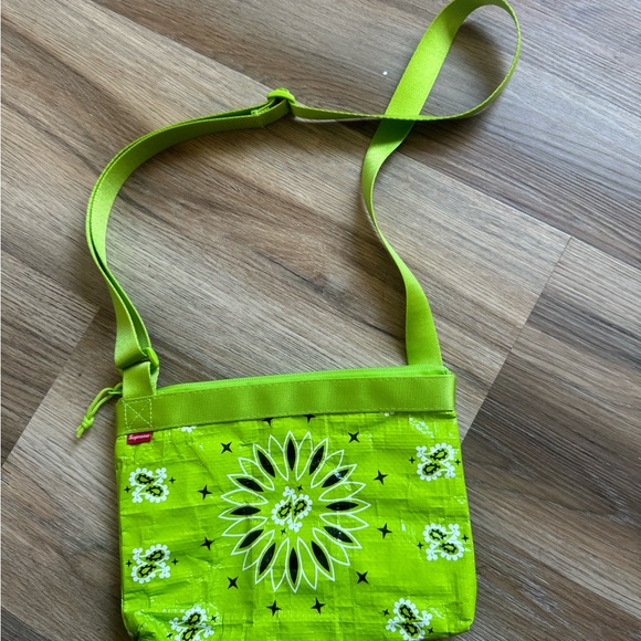 Supreme Bandana Tarp Side Bag Bright Green OS SS21 Week 8 - Picture 5 of 5